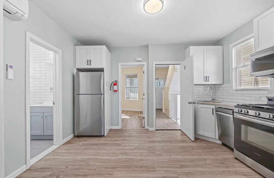 Building Photo - 413 Lanza Ave