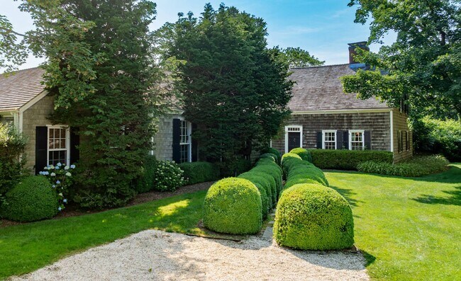 Building Photo - 265 Mecox Road