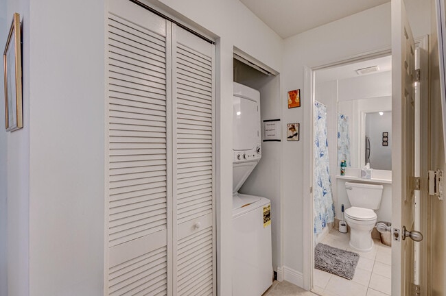 Building Photo - 630 S Sapodilla Ave