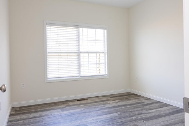 Building Photo - 3013 Silver Charm Ct