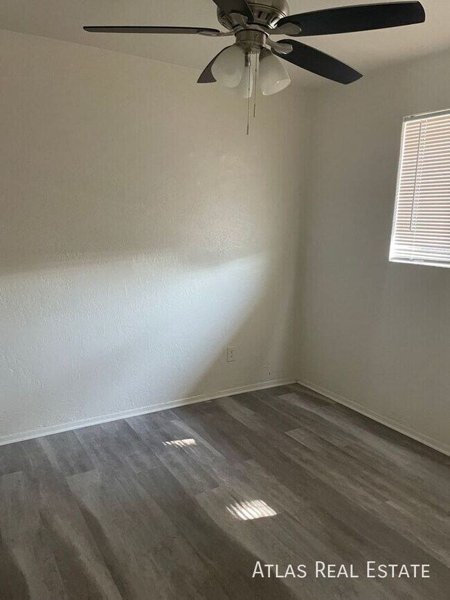 Building Photo - 2512 W Ocotillo Rd