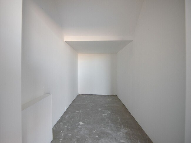 Building Photo - 964 W 350 S