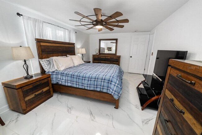 Building Photo - 3549 Rockaway Dr