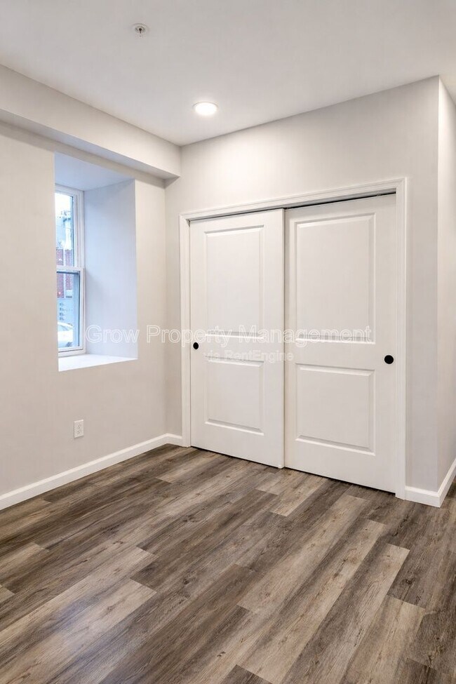 Building Photo - 623 W Oxford St