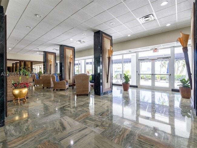 Building Photo - 500 Bayview Dr