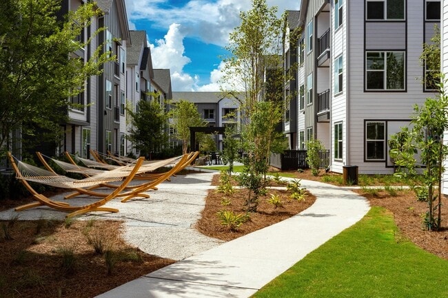 Building Photo - 2403 Mall Dr