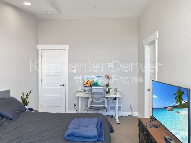 Building Photo - 5684 N Galena St