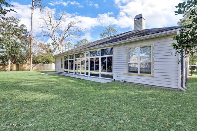 Building Photo - 2004 Water Crest Dr