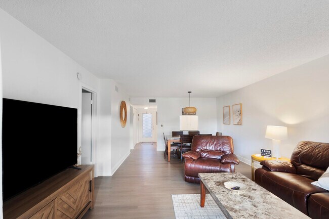 Building Photo - 20 Abbey Ln