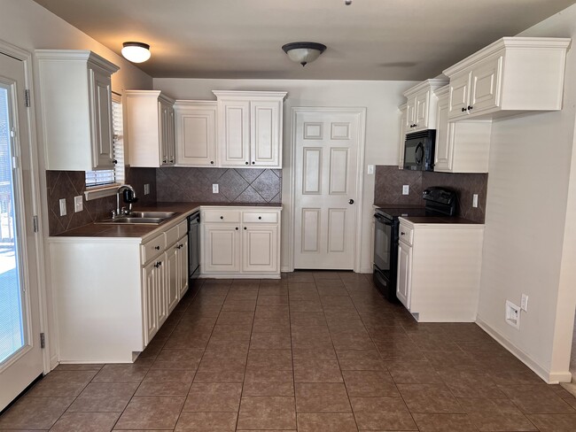 Building Photo - 12275 Cottage Hill Dr