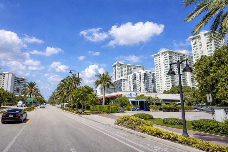 Building Photo - 3700 Galt Ocean Dr