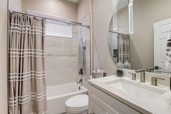 Building Photo - 23338 Dinhurst Ct