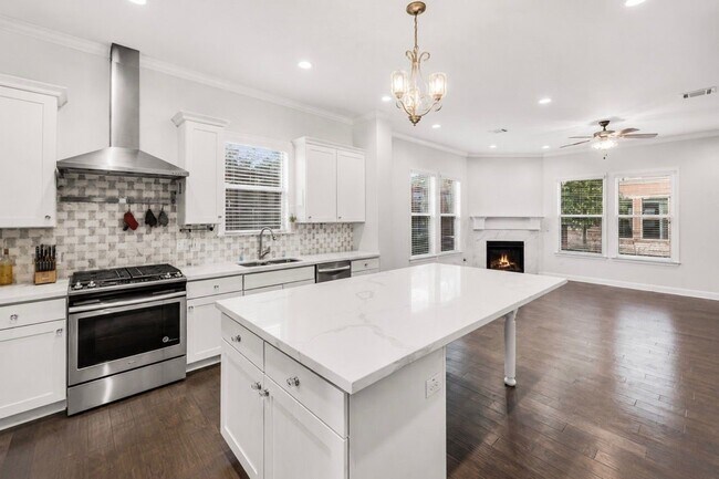 Building Photo - 7711 Shannon Dr
