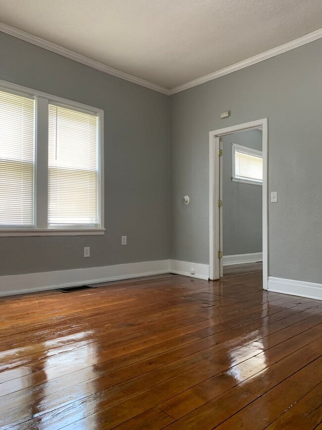 Building Photo - 1021 Hudson Rd