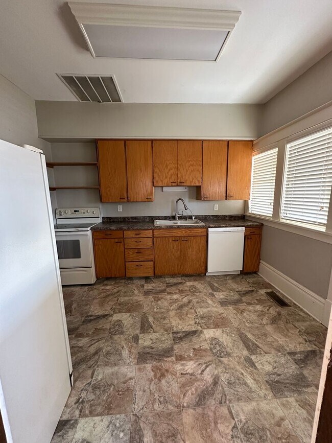 Building Photo - 139/141 6th St NW