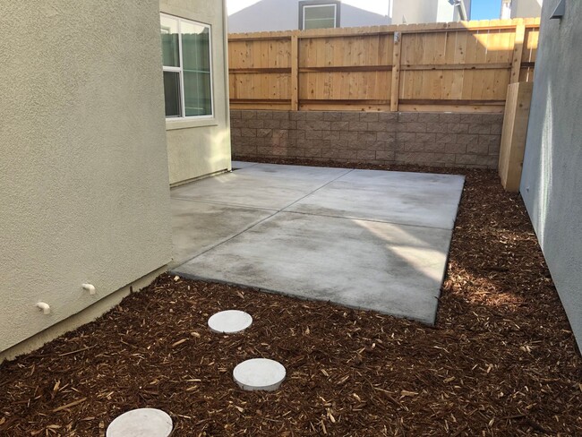 Building Photo - BEAUTIFUL HOME IN FOLSOM IN GATED COMMUNITY!!
