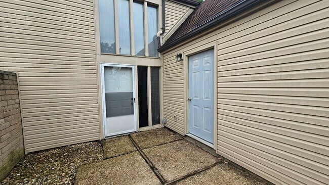 Building Photo - 557-559 Bailey Drive