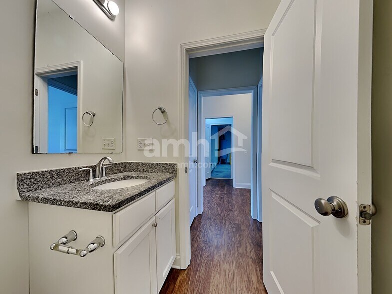 Building Photo - 1027 Monitor Ct