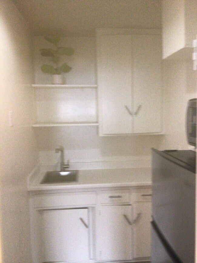 Building Photo - 11848 Mayfield Ave