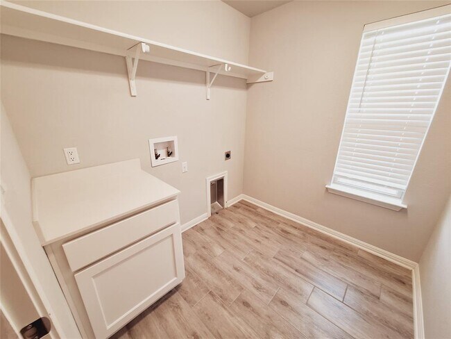 Building Photo - 124 Peruvian Ln