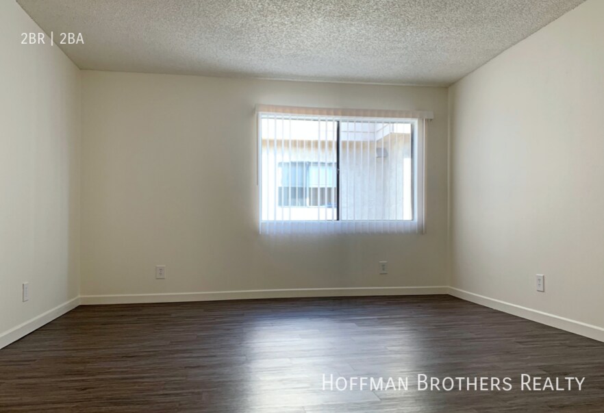 Building Photo - 1012 E Acacia Ave