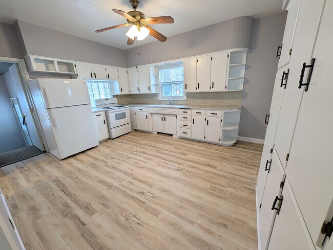 Building Photo - 306 N State St