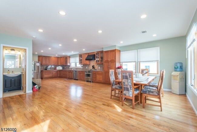 Building Photo - 21 Phoenix Ave