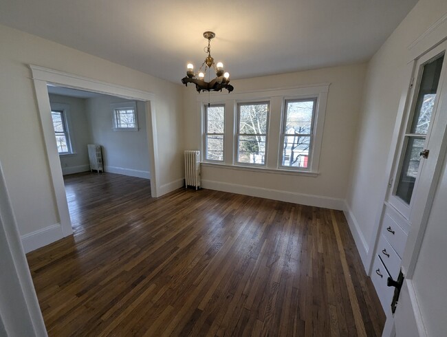 Building Photo - "Charming Duplex Living: Cozy 2-Bed, 1-Bat...