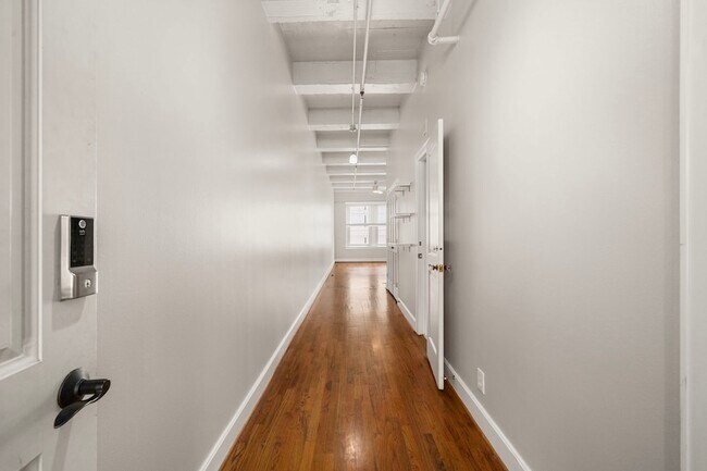 Building Photo - 1120 Texas St