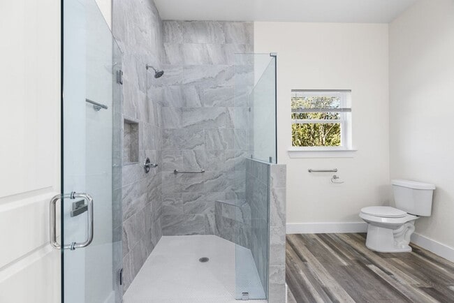 Building Photo - FOR LEASE!!