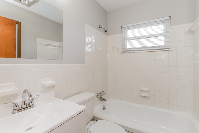 Building Photo - 11996 Wincanton Dr