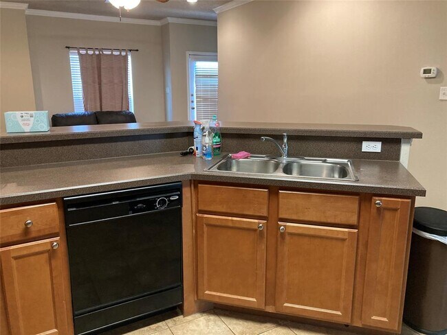 Building Photo - 2106 Main St