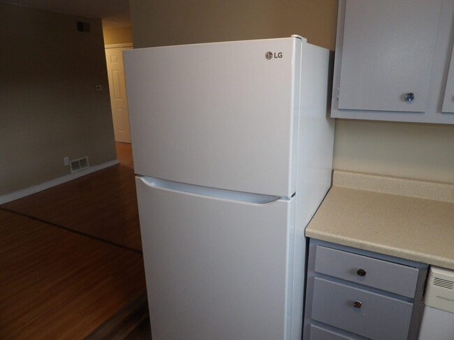 Building Photo - 35 Ashwood Ct