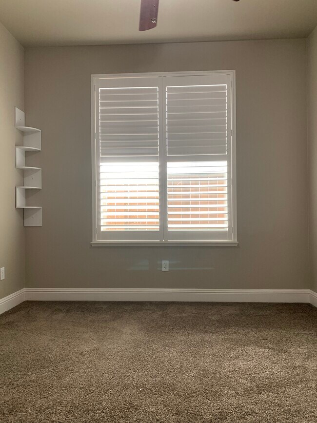 Building Photo - 2080 Henderson Way