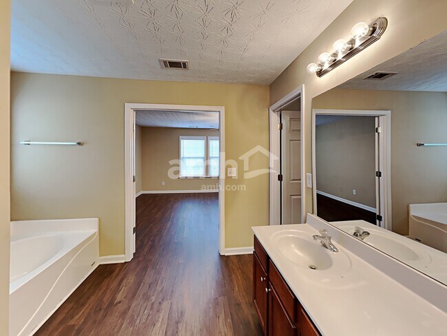Building Photo - 2431 Lance Ridge Way