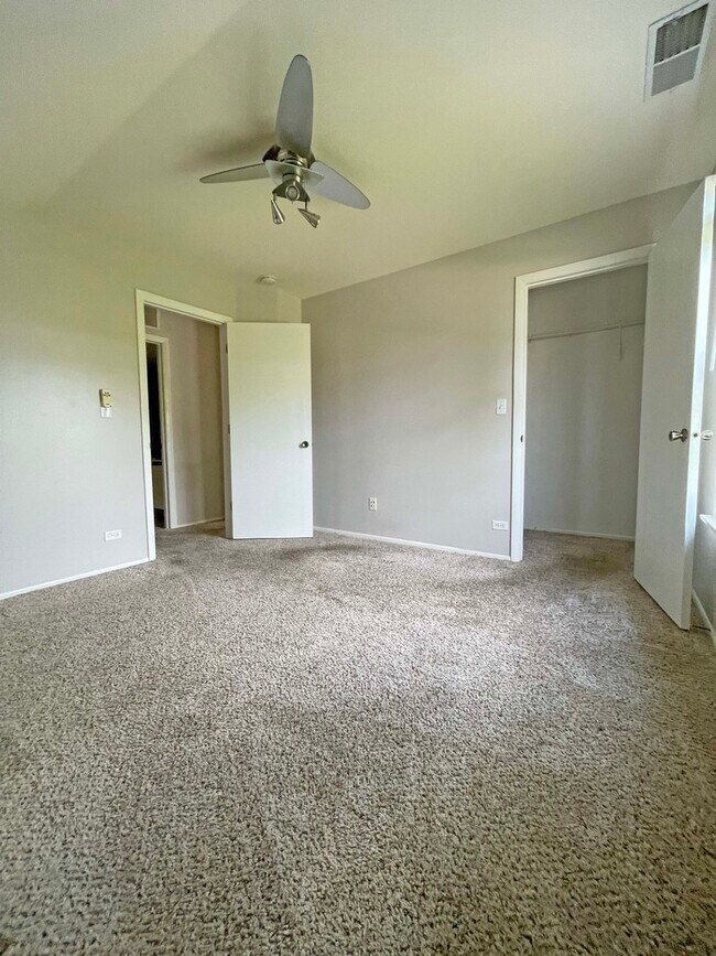 Building Photo - 238 Green Knoll Ln