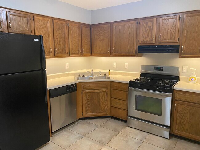 Building Photo - 4036 Oakbrook Ct