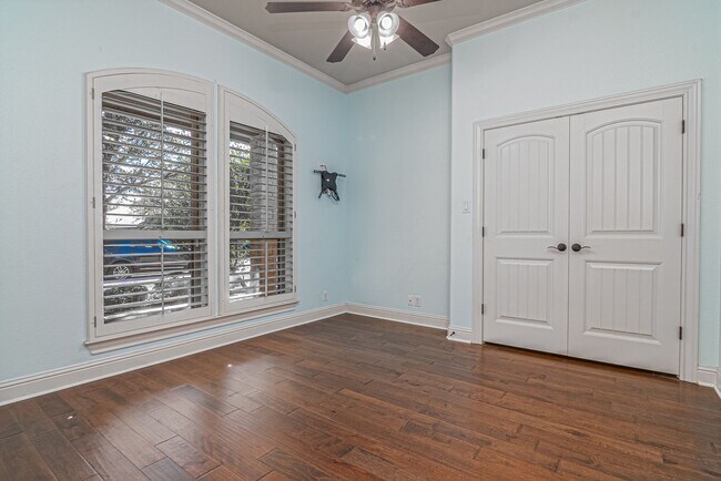 Building Photo - 5914 Llano Ct