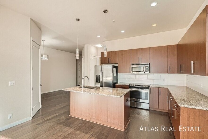 Building Photo - 336 E 1st Ave