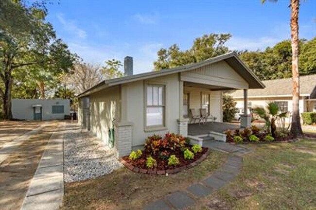 Building Photo - Charming 3-Bedroom Home in Historic Eustis!
