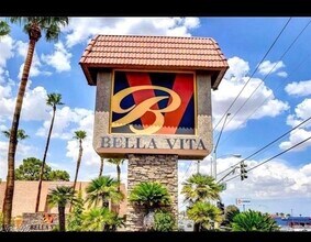 Building Photo - 5044 River Glen Dr