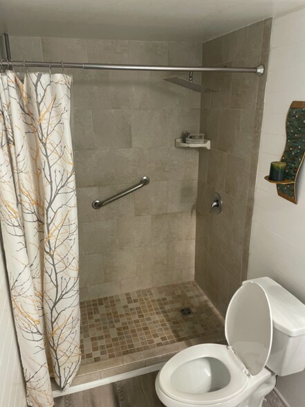 Building Photo - 326 14th Ave S