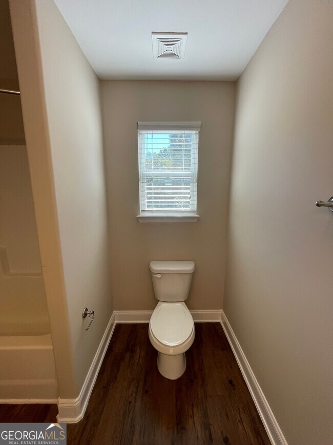 Building Photo - 495 Kirkland Dr