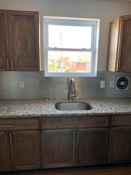 Building Photo - 104 Chester Ave