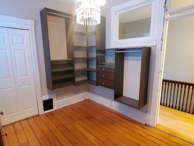 Building Photo - Historic eastside townhome