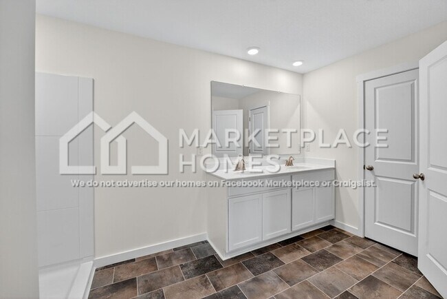 Building Photo - 7661 Belhaven Ln