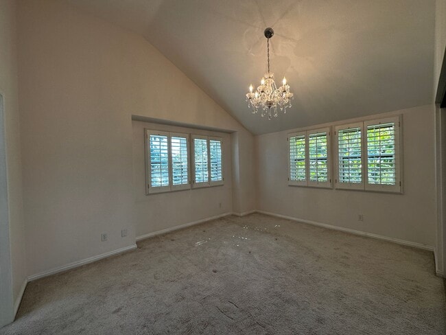 Building Photo - Townhouse in the heart of Pasadena