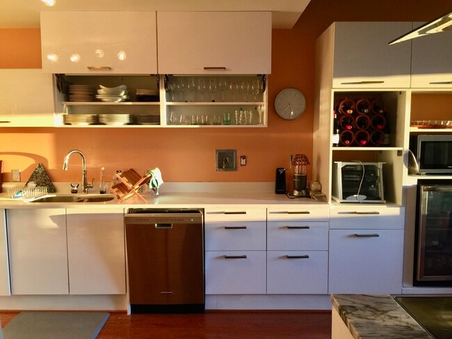 Building Photo - 10 E Lee St