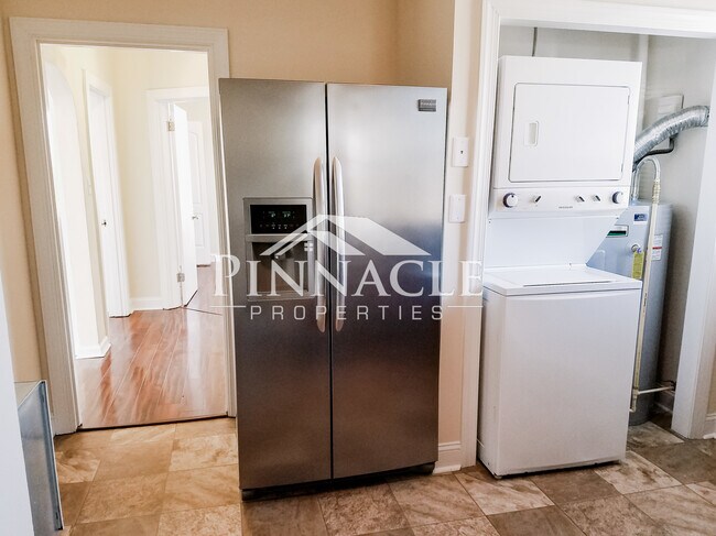 Kitchen - 164 Thomas Rd
