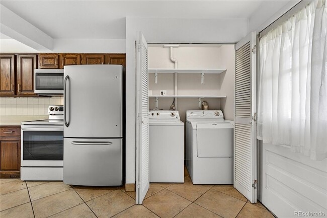 Building Photo - 225 S Yates St